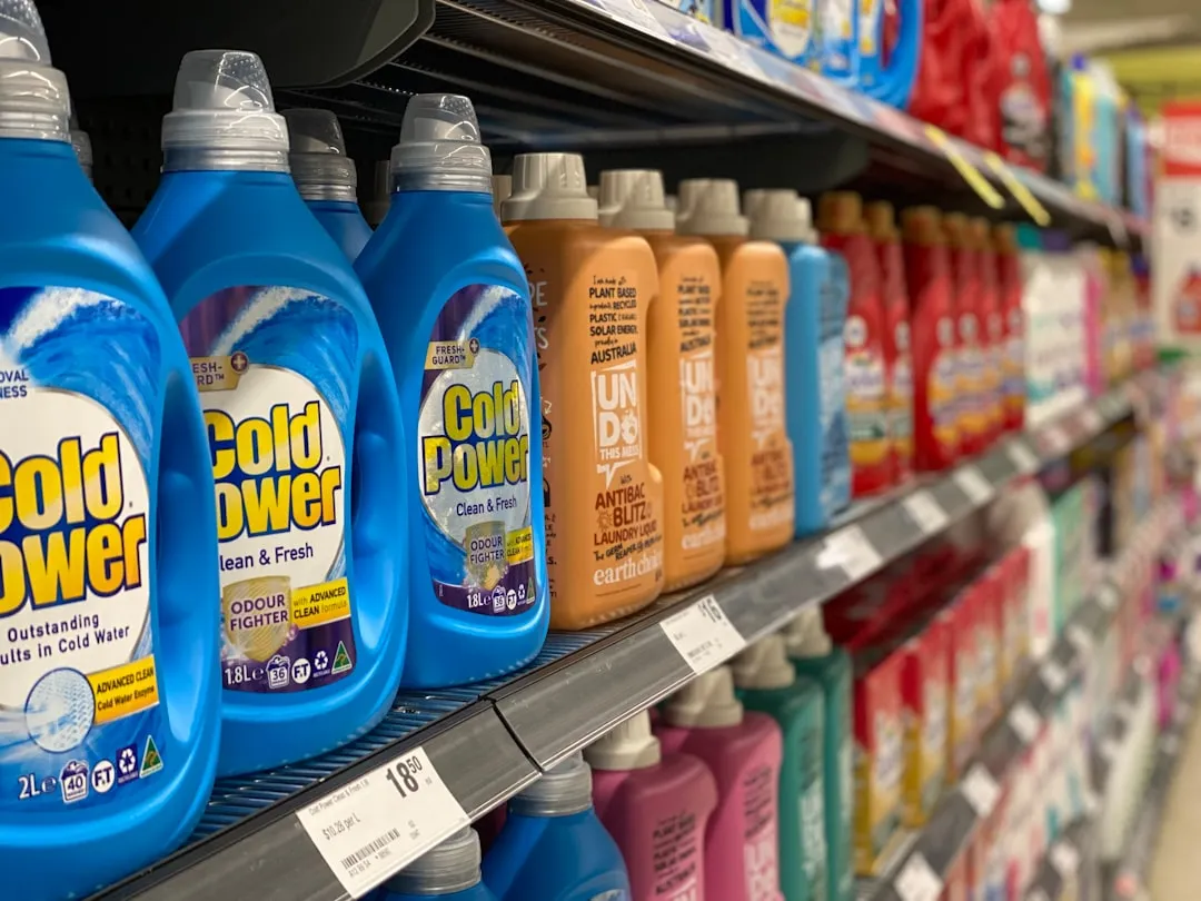 家庭清洁产品对比:洗衣粉、柔顺剂与消毒液的适用场景与选购要点正文配图 2